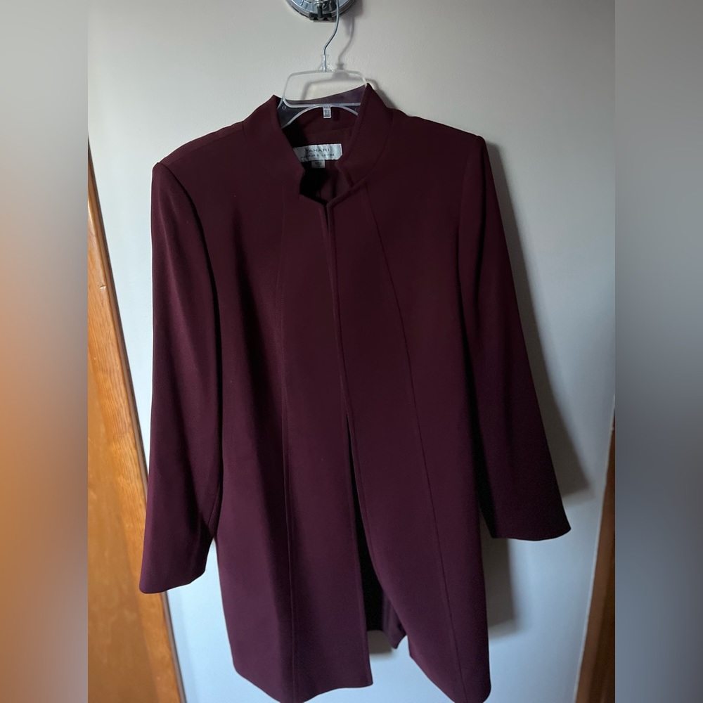 Tahari long sleeve suit jacket